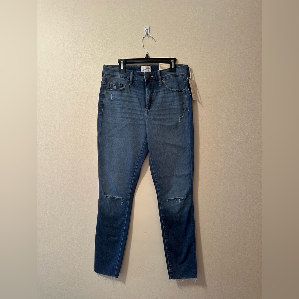NWT Universal Thread Jeans; Size 6.